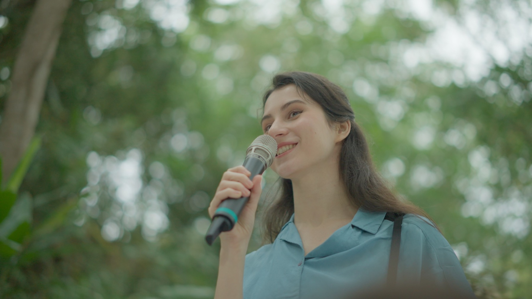 Presenter using a MIPRO microphone outdoors